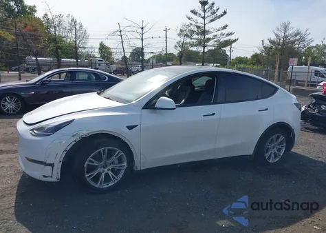 2023 Tesla Model Y Awd/Long Range Dual Motor All-Wheel Drive z USA, uszkodzony, nr VIN 7SAYGAEEXPF759410